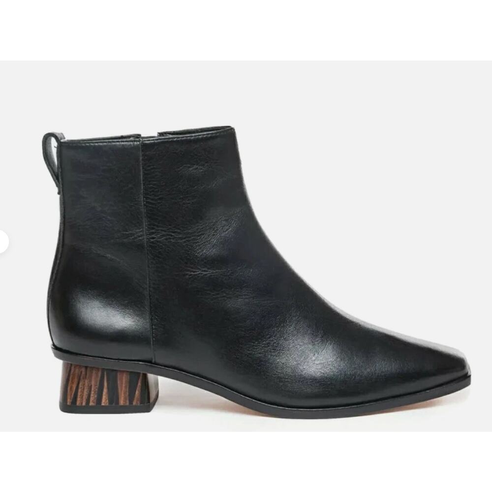 Bernardo Sz 6 Black Leather Block Heel Side Zip Square Toe Booties